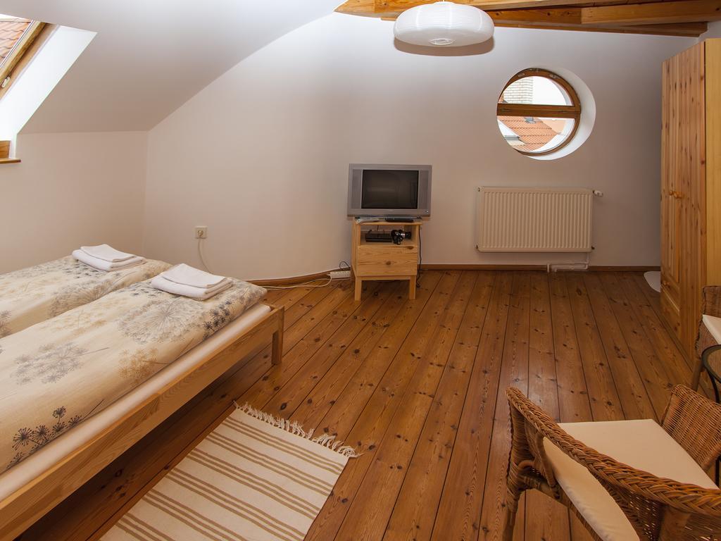 Amadeus Vendégház Esztergom Habitación foto