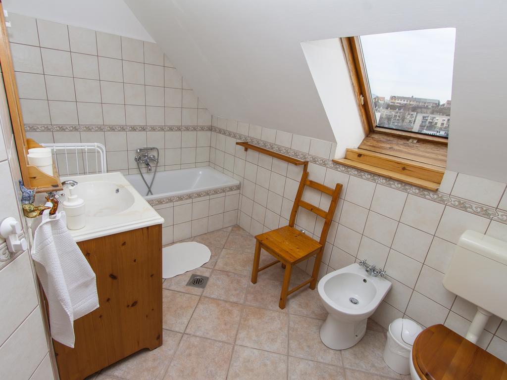 Amadeus Vendégház Esztergom Habitación foto